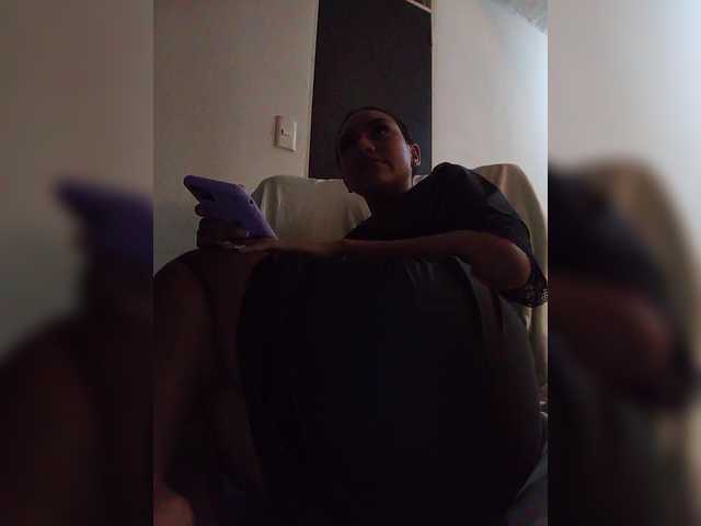 Alahia's BongaCams show and profile