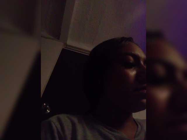 Alahia's BongaCams show and profile