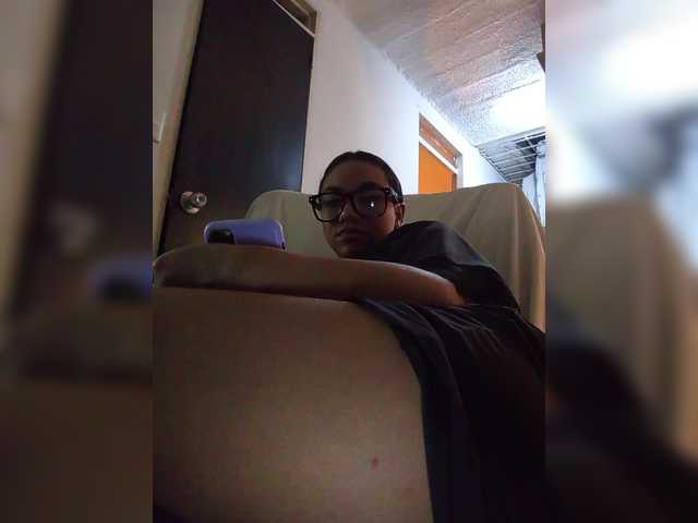 Alahia's BongaCams show and profile