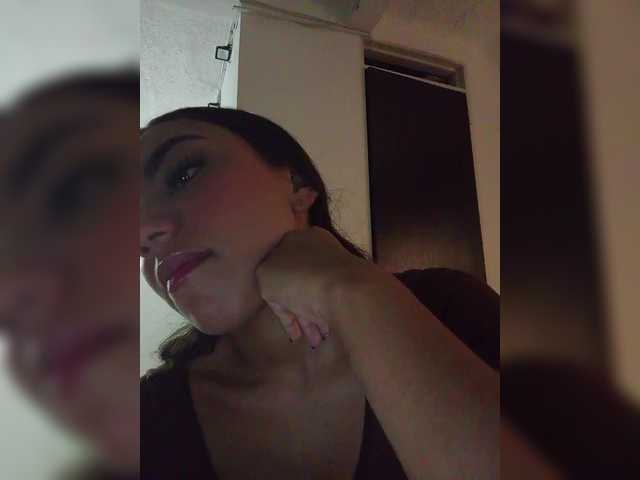 Alahia's BongaCams show and profile