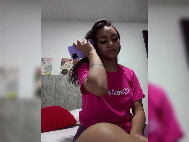 Alahia's BongaCams show and profile