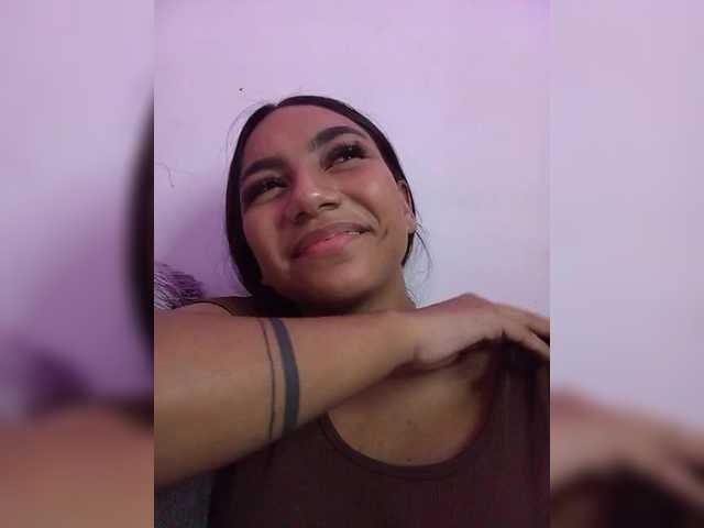 Alahia's BongaCams show and profile