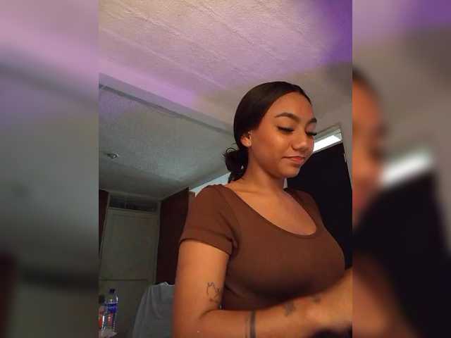 Alahia's BongaCams show and profile