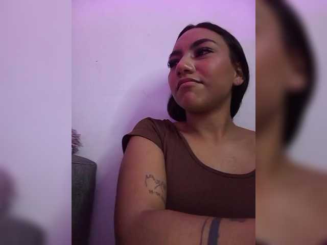 Alahia's BongaCams show and profile