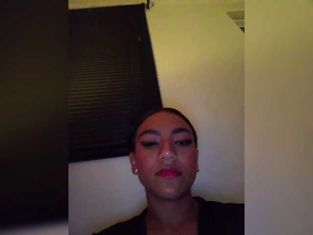 Alahia's BongaCams show and profile