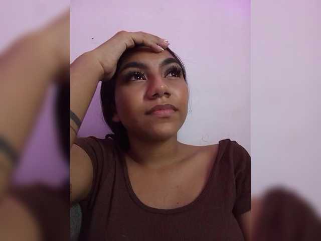 Alahia's BongaCams show and profile