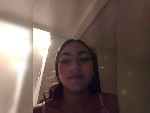 Alahia's BongaCams show and profile