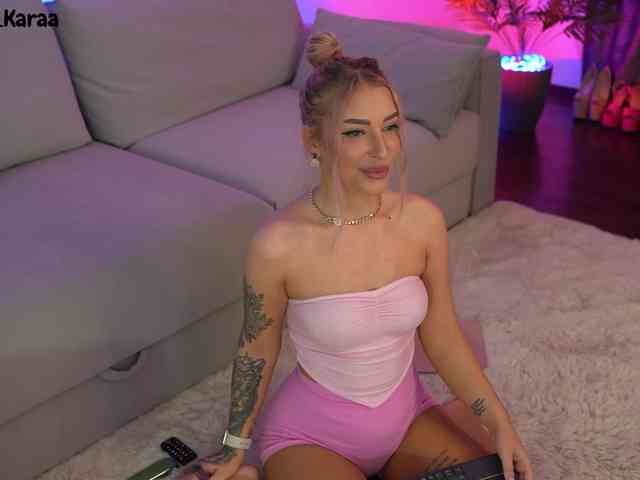 LarraCroft Live Webcam on BongaCams