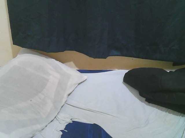 naughty-slender Live Cam on BongaCams