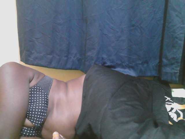 le modèle naughty-slender est en webcam porno dans un show sur le site bongacams, il possède les tags suivants: Ebony,Brunette,Trimmed