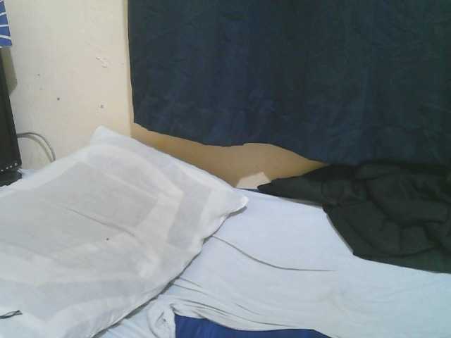 naughty-slender Live Cam on BongaCams