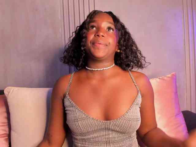 MissMahalaa webcam