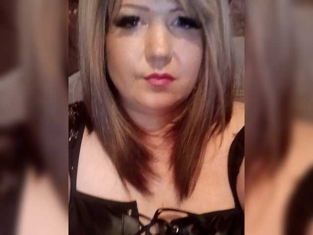 le modèle SanLuna est en webcam porno dans un show sur le site bongacams, il possède les tags suivants: White/Caucasian,Brunette,Shaved