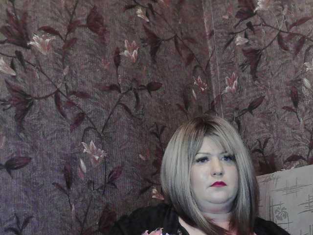 Yuliia live cam profile