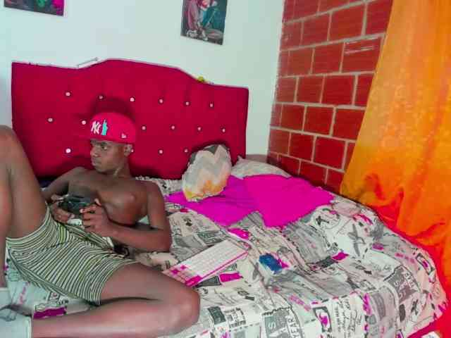 CoupleInterracia... Live Webcam on BongaCams