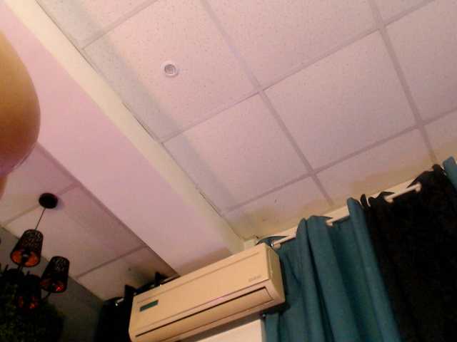 SuzanStacks webcam bongacams model stream image