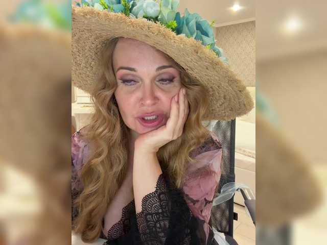 XxxSexyMilfxxX's BongaCams show and profile