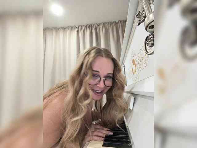 XxxSexyMilfxxX's webcam live show