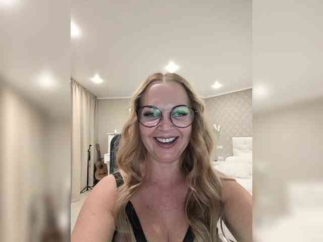 XxxSexyMilfxxX's webcam live show