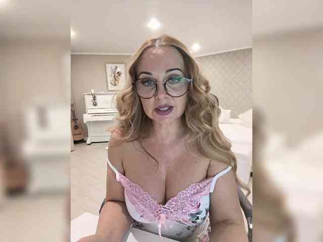 XxxSexyMilfxxX's webcam live show
