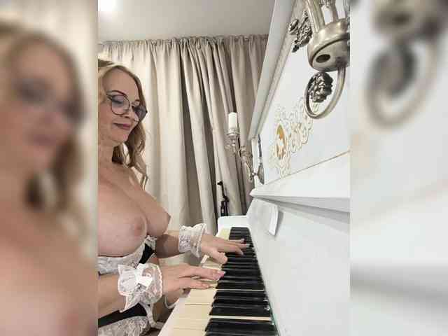 XxxSexyMilfxxX's webcam live show