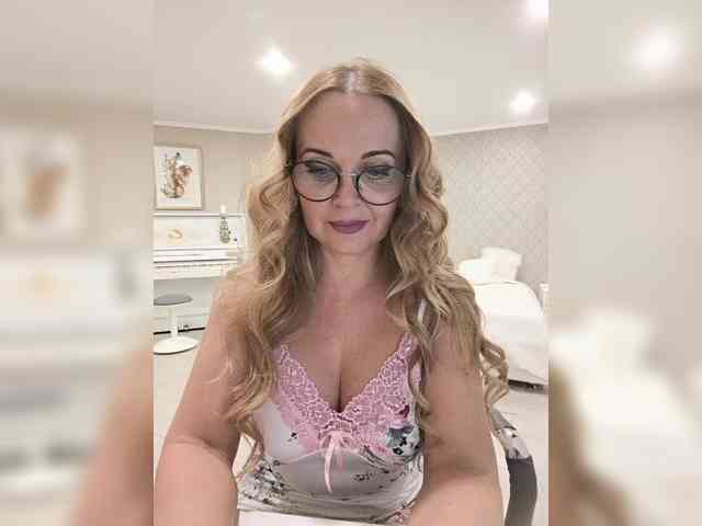 Milf_Zabava webcam