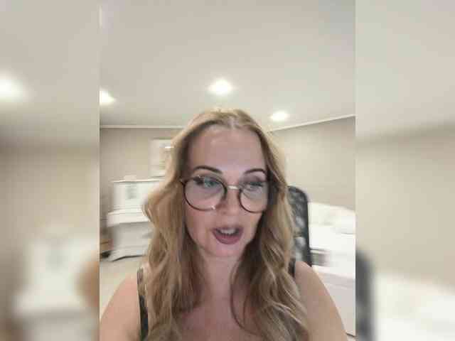 XxxSexyMilfxxX's webcam live show