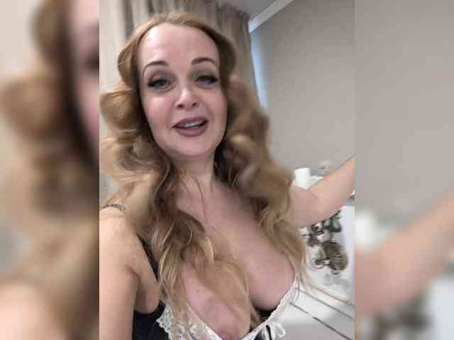 Milf_Zabava webcam
