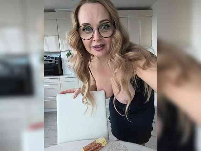 Milf_Zabava webcam