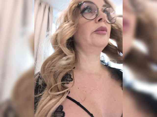 Milf_Zabava webcam