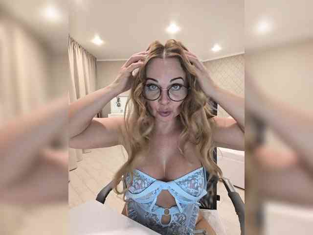 XxxSexyMilfxxX's webcam live show