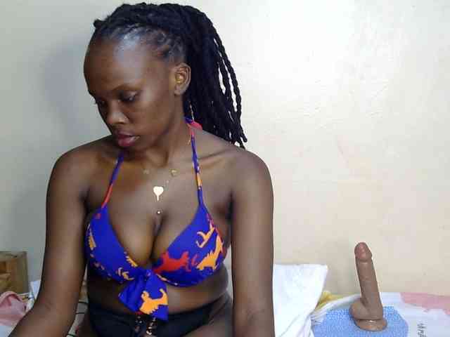 PetiteDesiree bongacams