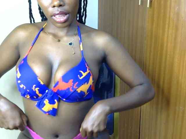 PetiteDesiree webcam