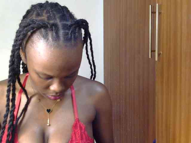PetiteDesiree webcam