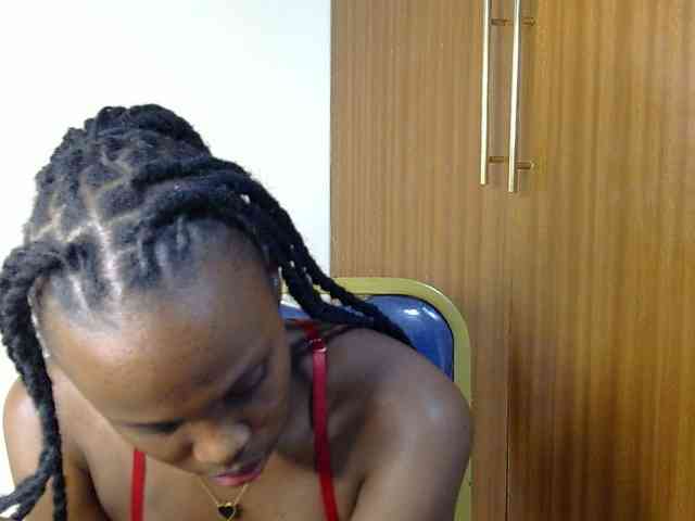 PetiteDesiree webcam