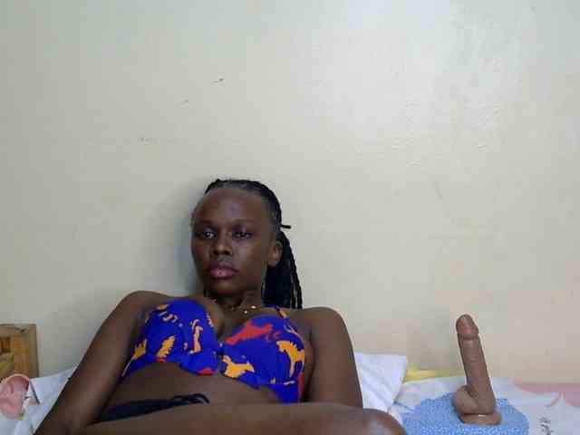 PetiteDesiree webcam
