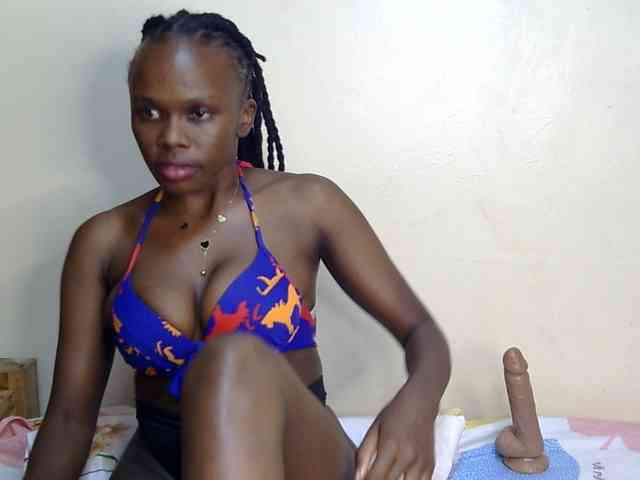PetiteDesiree bongacams