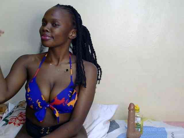 PetiteDesiree webcam