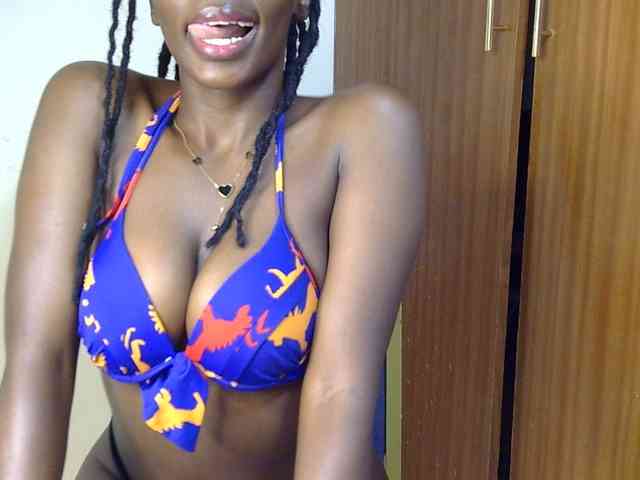 PetiteDesiree webcam