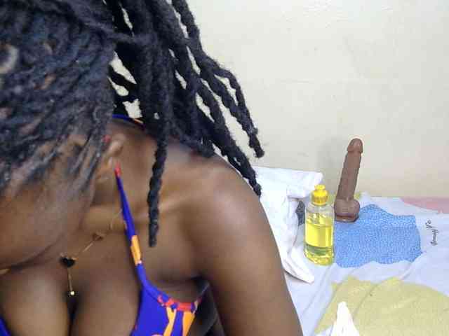 PetiteDesiree webcam
