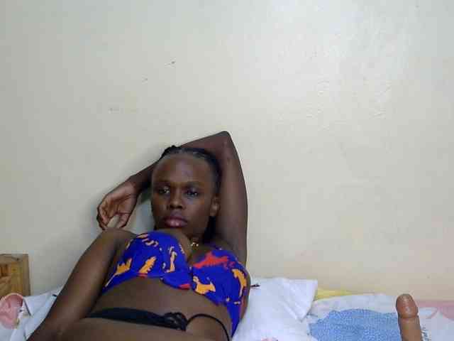 PetiteDesiree webcam