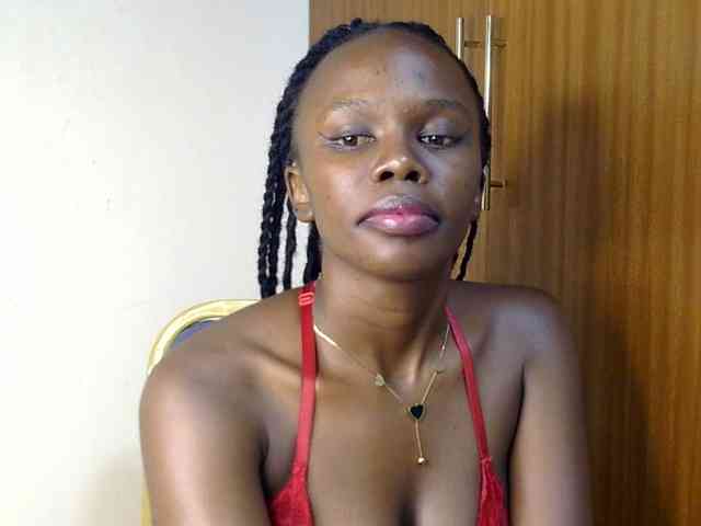 PetiteDesiree webcam