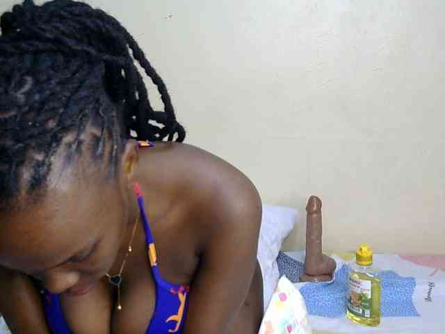 PetiteDesiree webcam