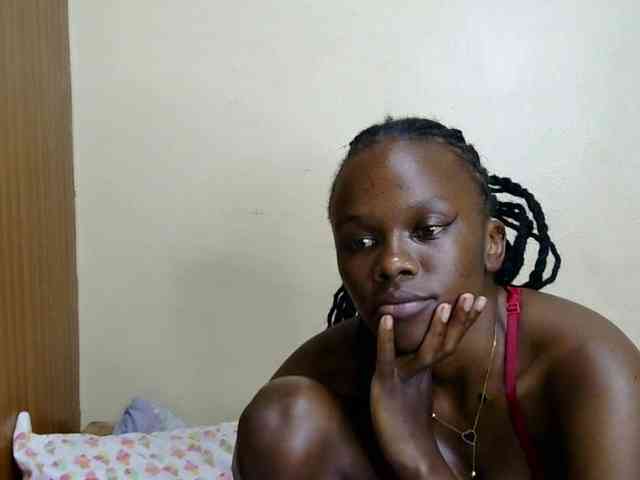 PetiteDesiree webcam