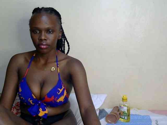 PetiteDesiree Live Webcam on BongaCams