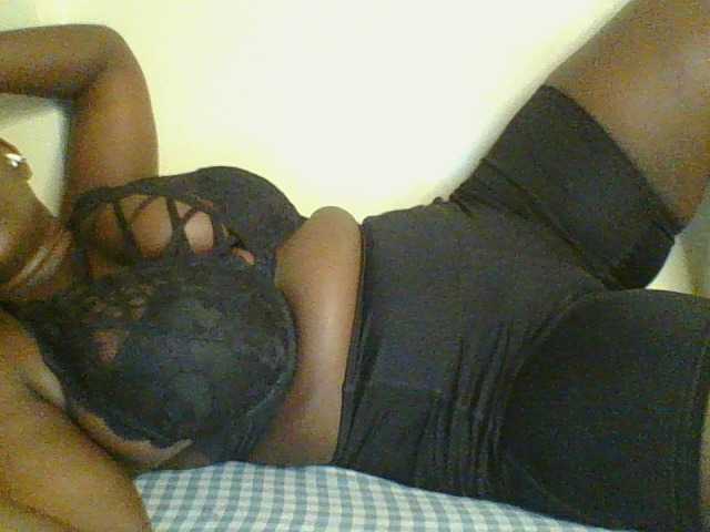 Horny-vyxen webcam bongacams model stream image