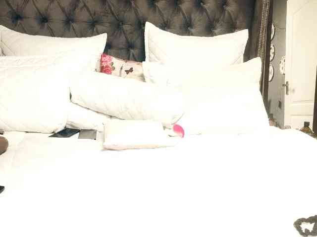 Jezebelbooty1 webcam