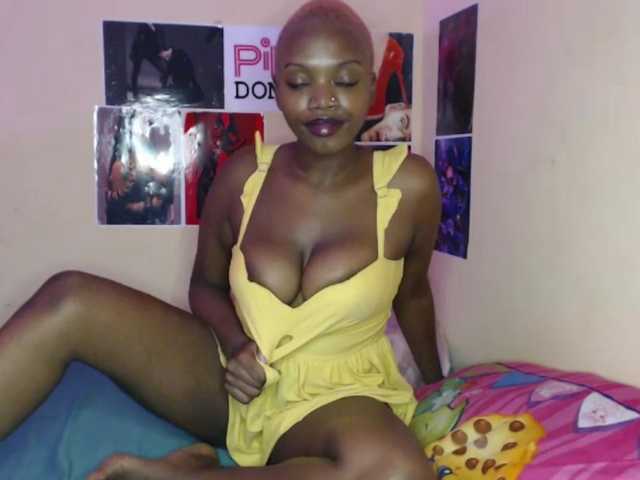 PinkDomina01's BongaCams show and profile