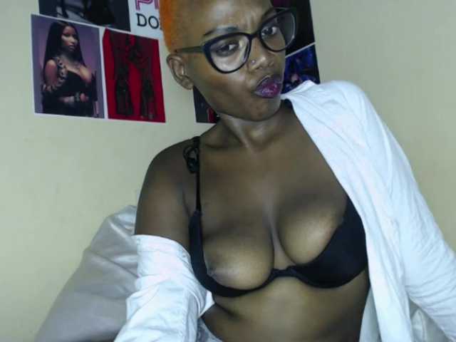 PinkDomina01's BongaCams show and profile