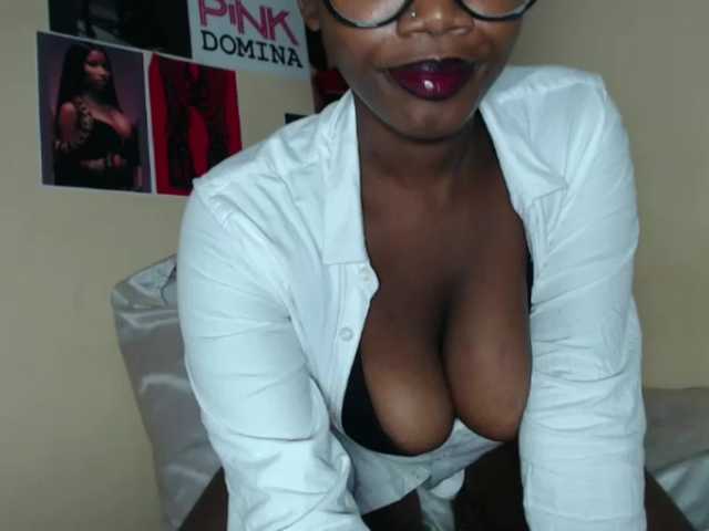 PinkDomina01 webcam